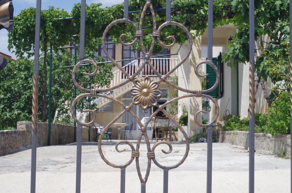 Bougainvillea Apartments ماكارسكا المظهر الخارجي الصورة